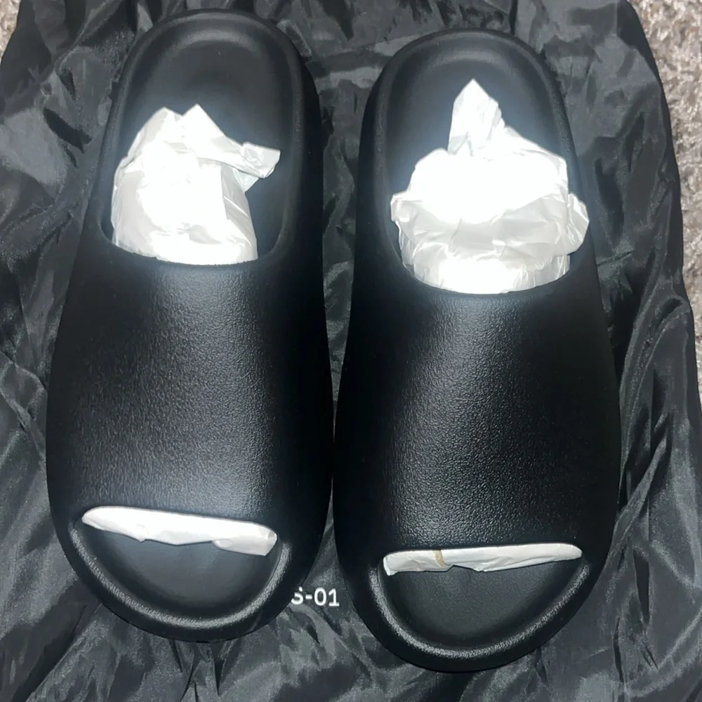 Brand new Men’s Yeezy slides